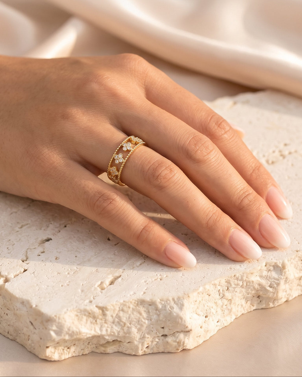 Floraler Ring mit Zirkonia