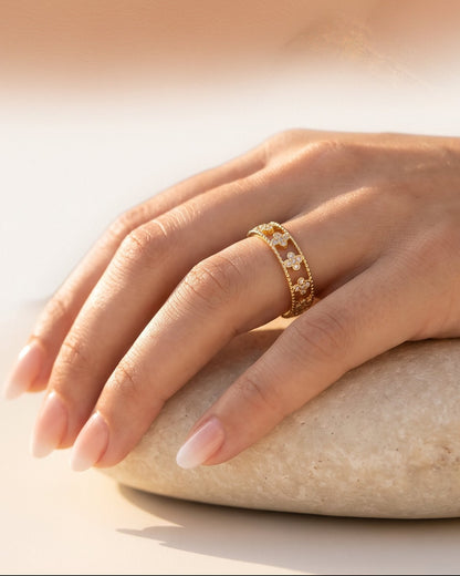 Floraler Ring mit Zirkonia